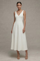 Laden Sie das Bild in den Galerie-Viewer, Weißes V-Ausschnitt Ärmelloses A-Linie Satin Standesamt Kleid