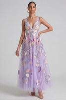 Laden Sie das Bild in den Galerie-Viewer, Flieder-Applikiertes V-Ausschnitt A-Linie Midi-Blumenkleid