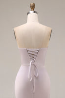 Laden Sie das Bild in den Galerie-Viewer, Satin-Meerjungfrau, hellviolettes Sweetheart, gerafftes, langes Abschlussballkleid mit Perlen und Schlitz