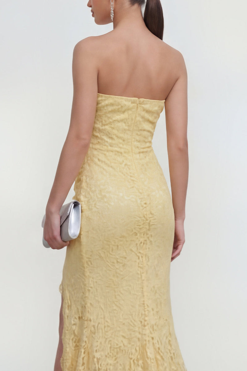 Laden Sie das Bild in den Galerie-Viewer, Gelbes Spitzenträgerloses Meerjungfrauen-Langzeitskleid mit Schlitz