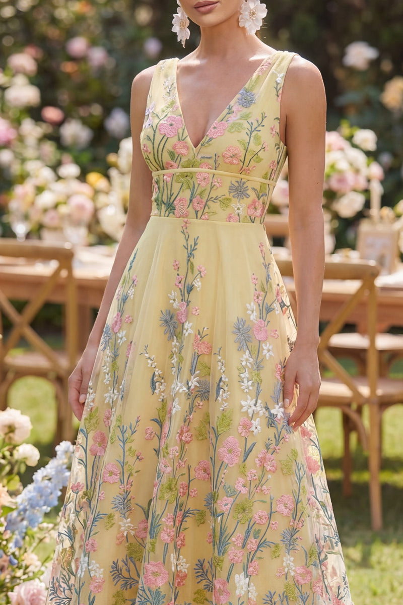 Laden Sie das Bild in den Galerie-Viewer, Tüll A-Linie Gelbes V-Ausschnitt Besticktes Langes Blumenkleid