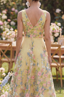 Laden Sie das Bild in den Galerie-Viewer, Tüll A-Linie Gelbes V-Ausschnitt Besticktes Langes Blumenkleid