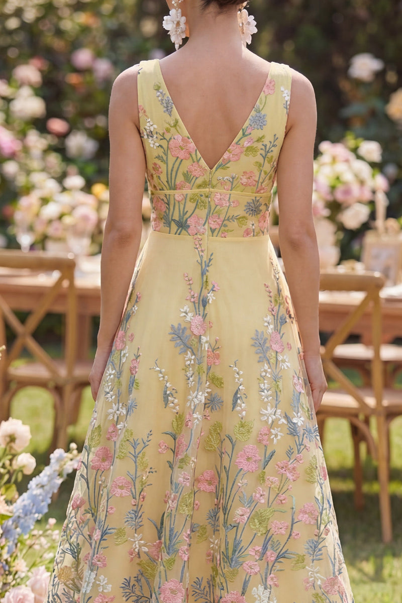 Laden Sie das Bild in den Galerie-Viewer, Tüll A-Linie Gelbes V-Ausschnitt Besticktes Langes Blumenkleid