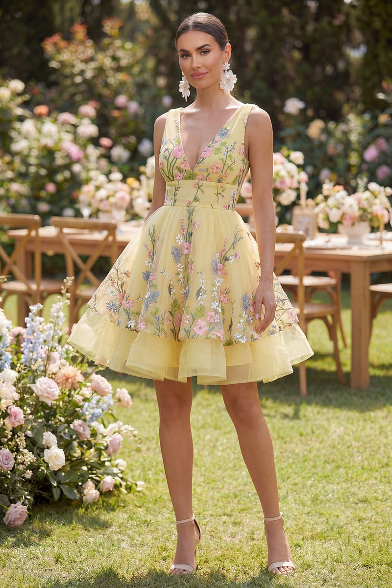 Laden Sie das Bild in den Galerie-Viewer, A-Linie gelbes V-Ausschnitt besticktes Mini-Blumenkleid mit gelbem Tüll