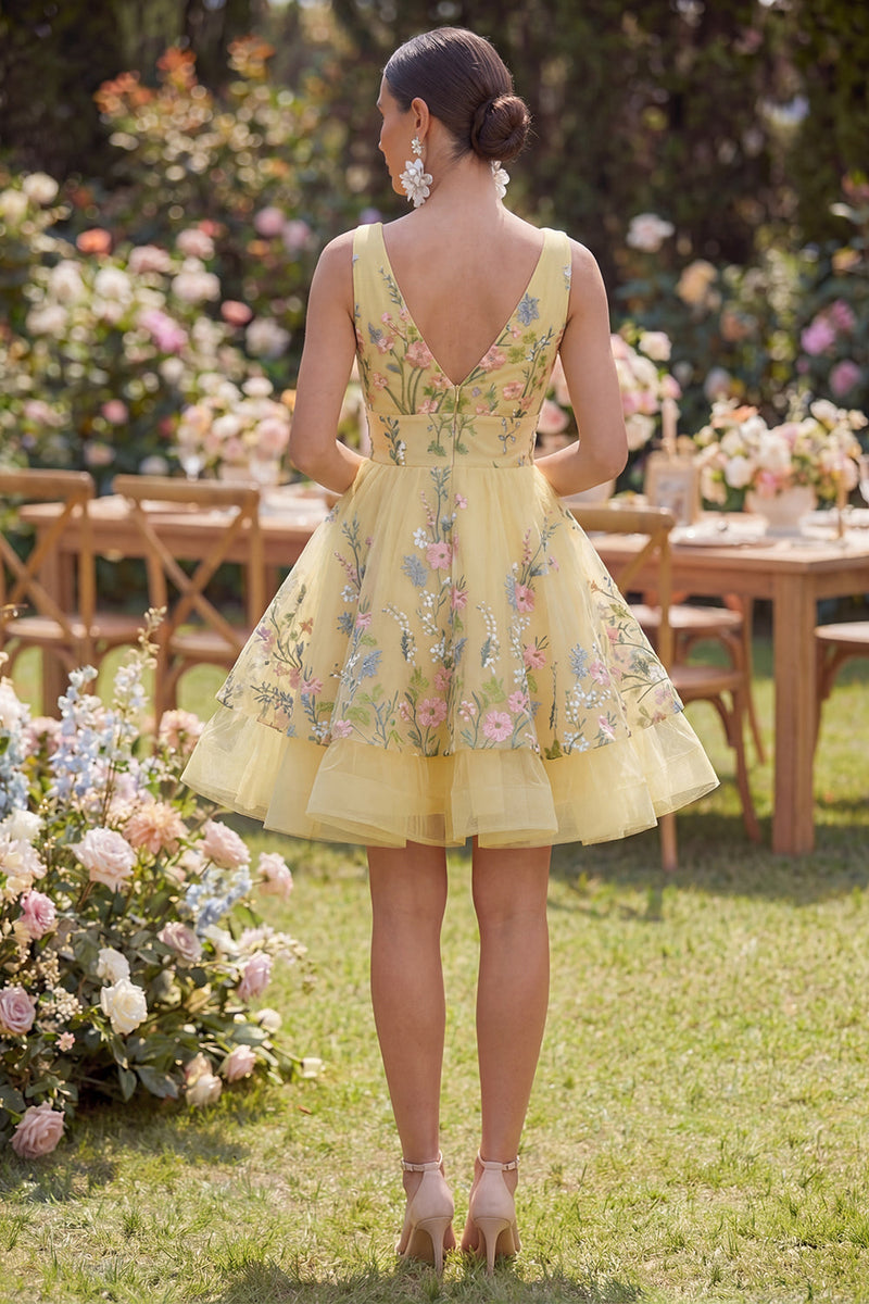 Laden Sie das Bild in den Galerie-Viewer, A-Linie gelbes V-Ausschnitt besticktes Mini-Blumenkleid mit gelbem Tüll
