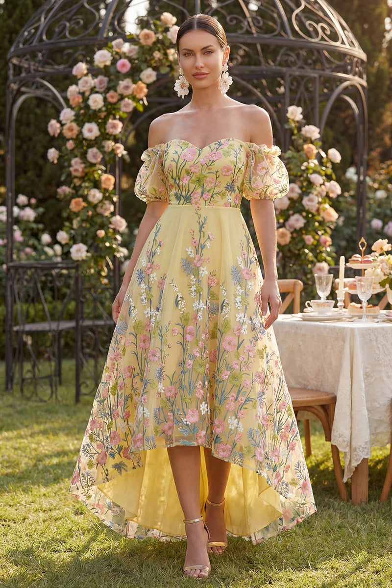 Laden Sie das Bild in den Galerie-Viewer, Schulterfreies A-Linie Gelbes Tüll Besticktes Kleid mit Puffärmeln