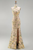 Laden Sie das Bild in den Galerie-Viewer, Meerjungfrauen Champagner Neckholder Besticktes Langes Blumenkleid mit Schlitz