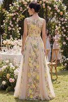 Laden Sie das Bild in den Galerie-Viewer, Champagner A-Linie Tüll Bateau-Hals Besticktes Langes Blumenkleid
