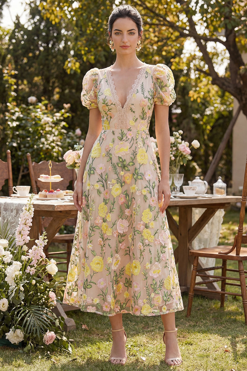 Laden Sie das Bild in den Galerie-Viewer, Champagner-Tüll-A-Linie besticktes V-Ausschnitt florales Midi-Kleid mit Puffärmeln