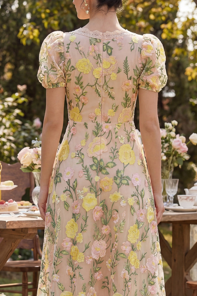 Laden Sie das Bild in den Galerie-Viewer, Champagner-Tüll-A-Linie besticktes V-Ausschnitt florales Midi-Kleid mit Puffärmeln