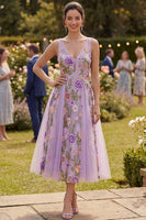 Laden Sie das Bild in den Galerie-Viewer, A-Linie lila Tüll V-Ausschnitt besticktes Midi-Blumenkleid