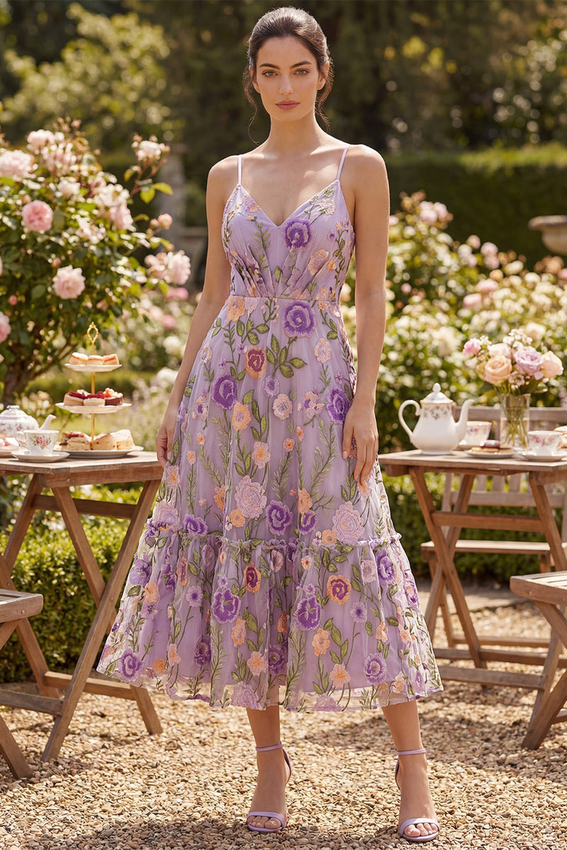 Laden Sie das Bild in den Galerie-Viewer, A-Linie Flieder Tüll Besticktes Midi Gerafftes Blumenkleid