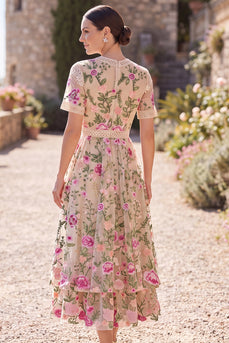 Blush-V-Ausschnitt Tüll A-Linie besticktes Midi-Blumenkleid mit kurzen Ärmeln