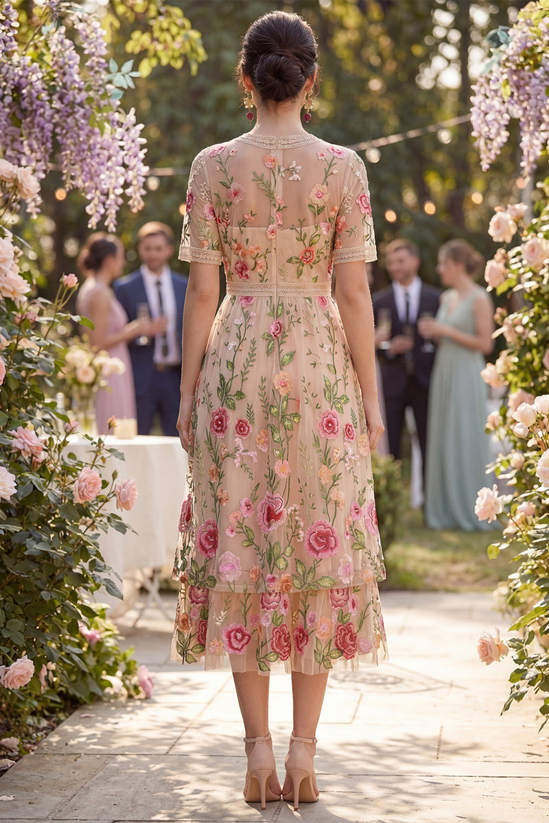 Laden Sie das Bild in den Galerie-Viewer, Blush-V-Ausschnitt Tüll A-Linie besticktes Midi-Blumenkleid mit kurzen Ärmeln