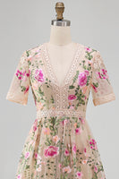 Laden Sie das Bild in den Galerie-Viewer, Blush-V-Ausschnitt Tüll A-Linie besticktes Midi-Blumenkleid mit kurzen Ärmeln