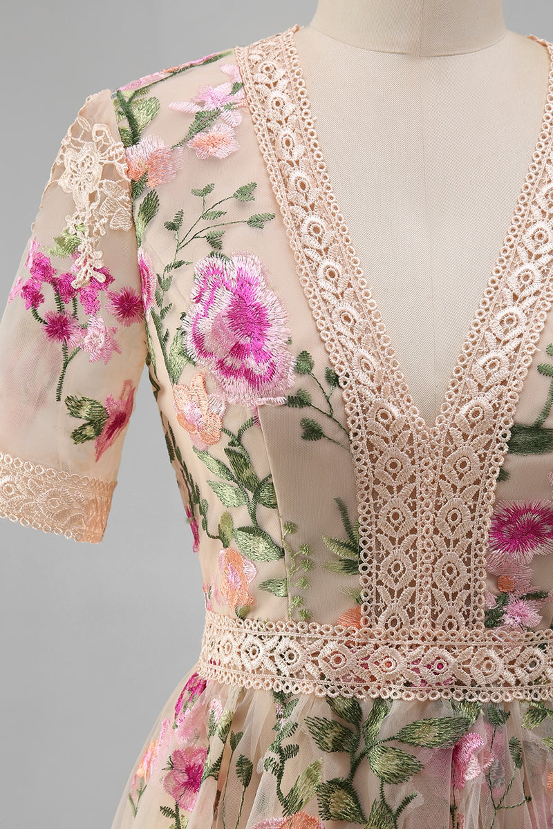 Laden Sie das Bild in den Galerie-Viewer, Blush-V-Ausschnitt Tüll A-Linie besticktes Midi-Blumenkleid mit kurzen Ärmeln
