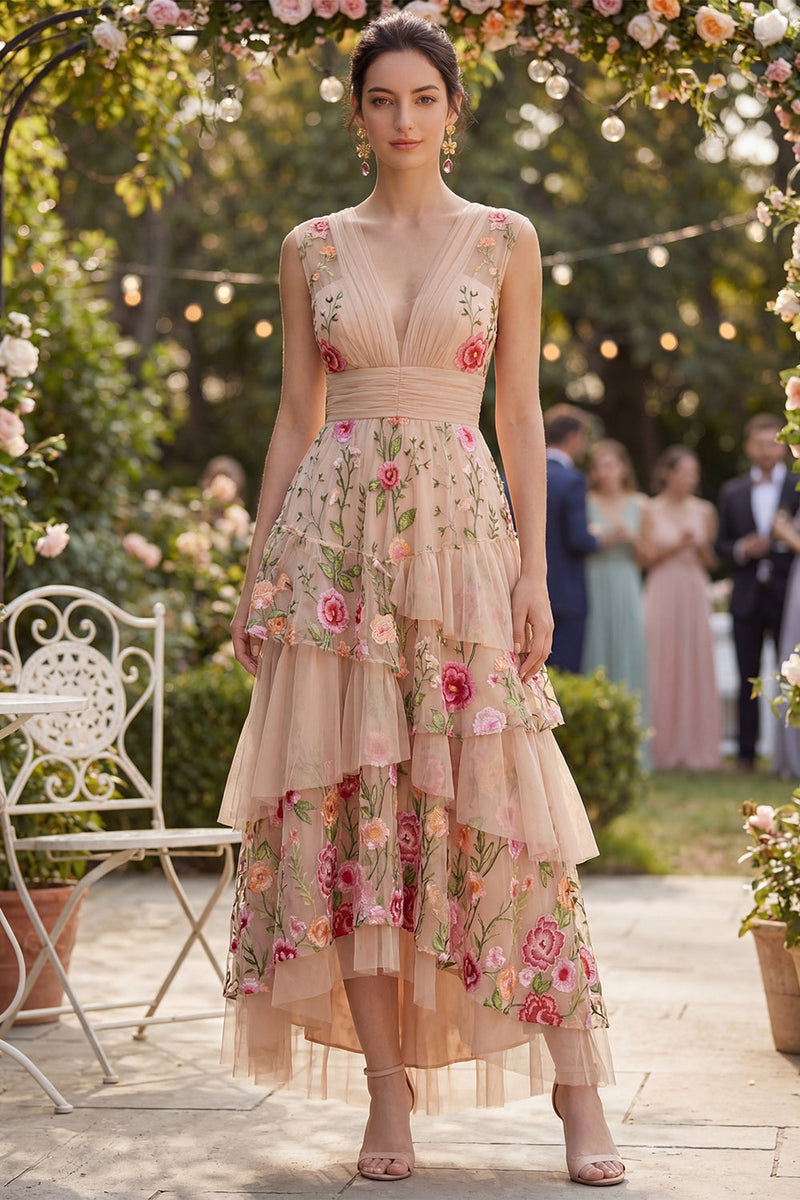Laden Sie das Bild in den Galerie-Viewer, Blush V-Ausschnitt Tüll A-Linie Gestuftes Langes Besticktes Blumenkleid