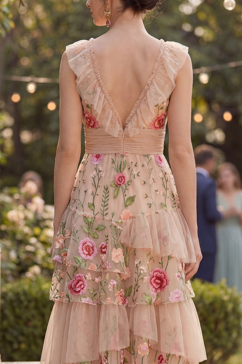 Laden Sie das Bild in den Galerie-Viewer, Blush V-Ausschnitt Tüll A-Linie Gestuftes Langes Besticktes Blumenkleid