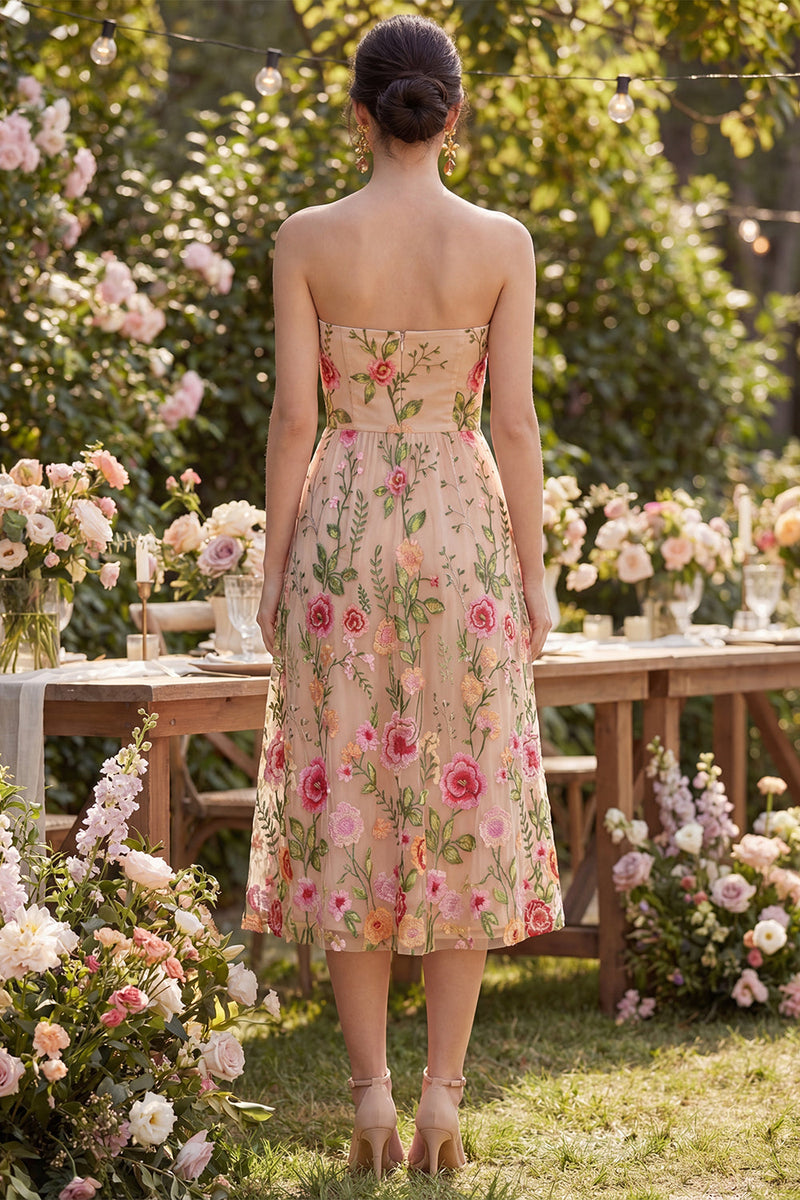 Laden Sie das Bild in den Galerie-Viewer, Tüll A-Line Blush Trägerloses Besticktes Florales Midi-Kleid