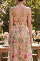 Laden Sie das Bild in den Galerie-Viewer, Tüll A-Line Blush Trägerloses Besticktes Florales Midi-Kleid