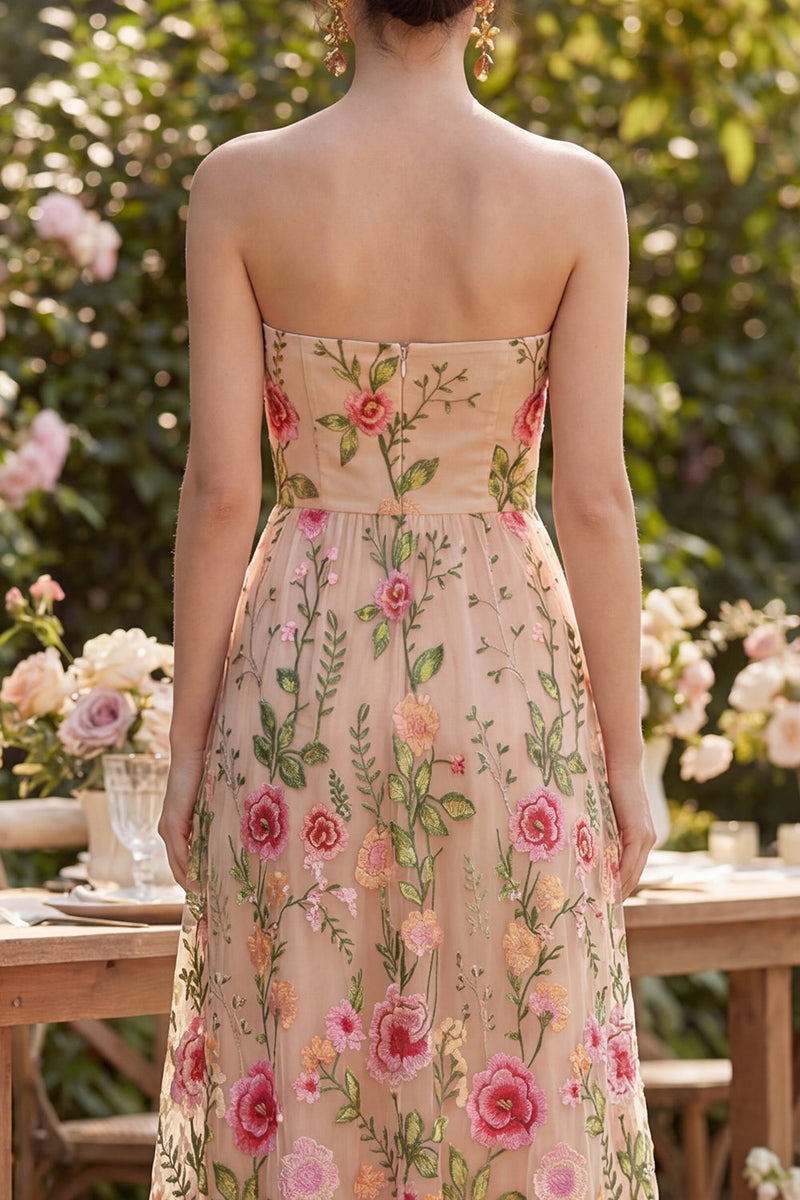 Laden Sie das Bild in den Galerie-Viewer, Tüll A-Line Blush Trägerloses Besticktes Florales Midi-Kleid