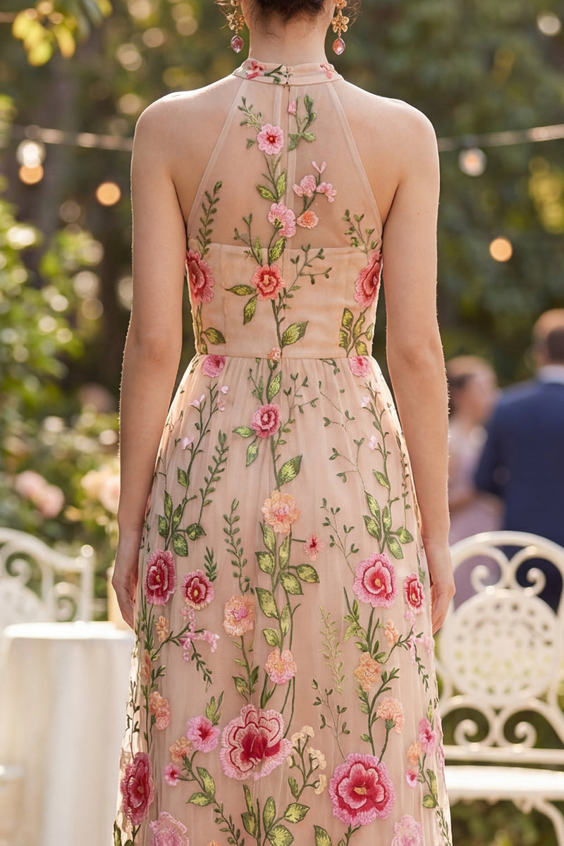 Laden Sie das Bild in den Galerie-Viewer, Blush A-Linie besticktes Tüllnecken-Langblumenkleid