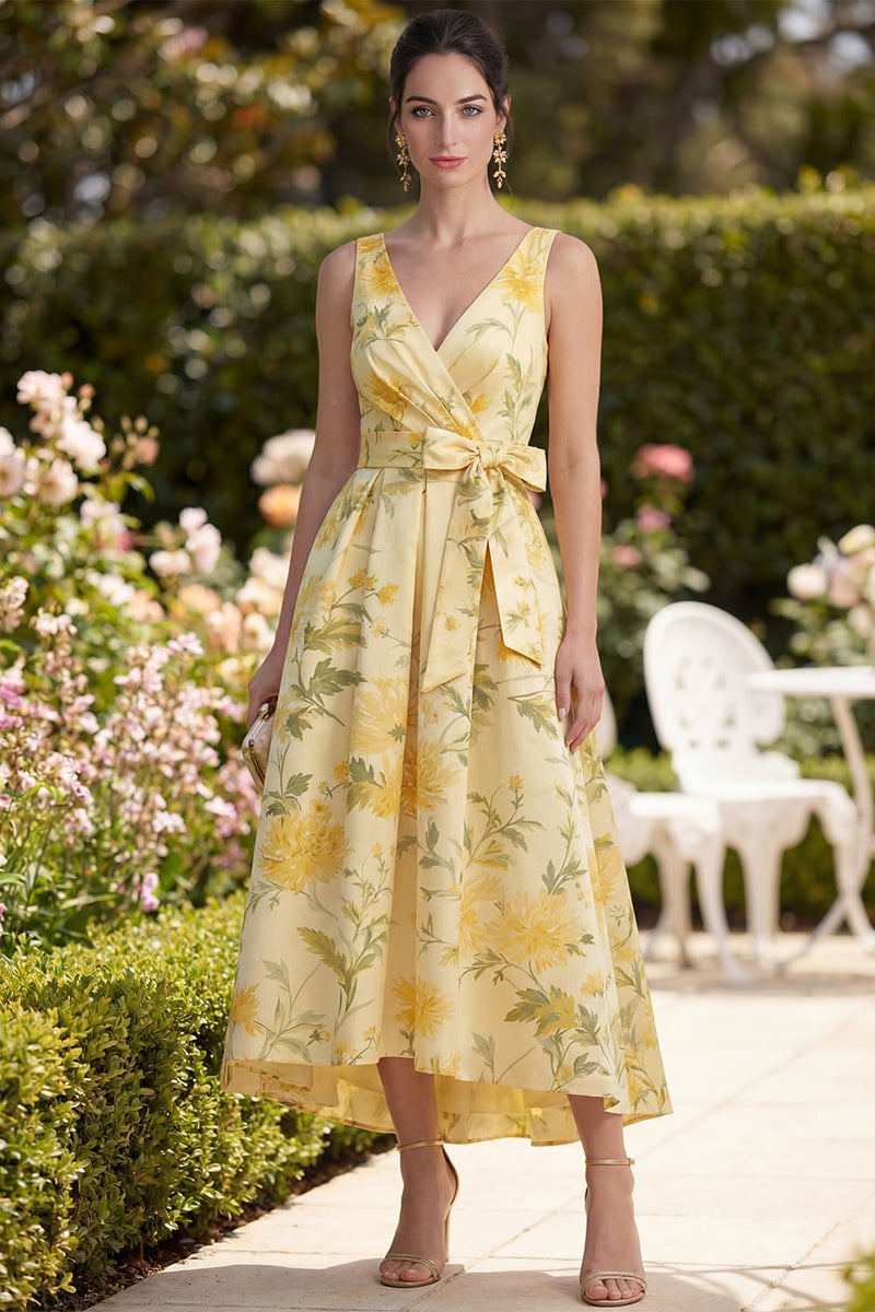 Laden Sie das Bild in den Galerie-Viewer, Gelbes Butter-V-Ausschnitt mit gerafftem A-Linie-Midi-Kleid mit Schleife
