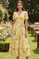 Laden Sie das Bild in den Galerie-Viewer, Gelbe Rüschenbutter-Puffärmel Ein geblümtes Midikleid mit Schleife