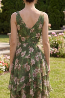Laden Sie das Bild in den Galerie-Viewer, Dunkelgrünes Blumen-V-Ausschnitt mit gerafftem A-Linie asymmetrisches Midi-Kleid mit Rüschen