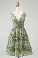 Laden Sie das Bild in den Galerie-Viewer, Staubiges grünes gerafftes V-Ausschnitt-Midi-Kleid mit Rüschen
