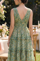 Laden Sie das Bild in den Galerie-Viewer, Staubiges grünes gerafftes V-Ausschnitt-Midi-Kleid mit Rüschen