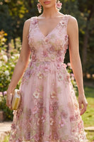 Laden Sie das Bild in den Galerie-Viewer, A-Linie Tüllrosa Fuchsia-V-Ausschnitt-Applikationskleid im floralen Midi-Kleid