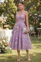 Laden Sie das Bild in den Galerie-Viewer, A-Linie Tüll-Flieder V-Ausschnitt appliquiertes, florales Midi-Kleid mit Perlen
