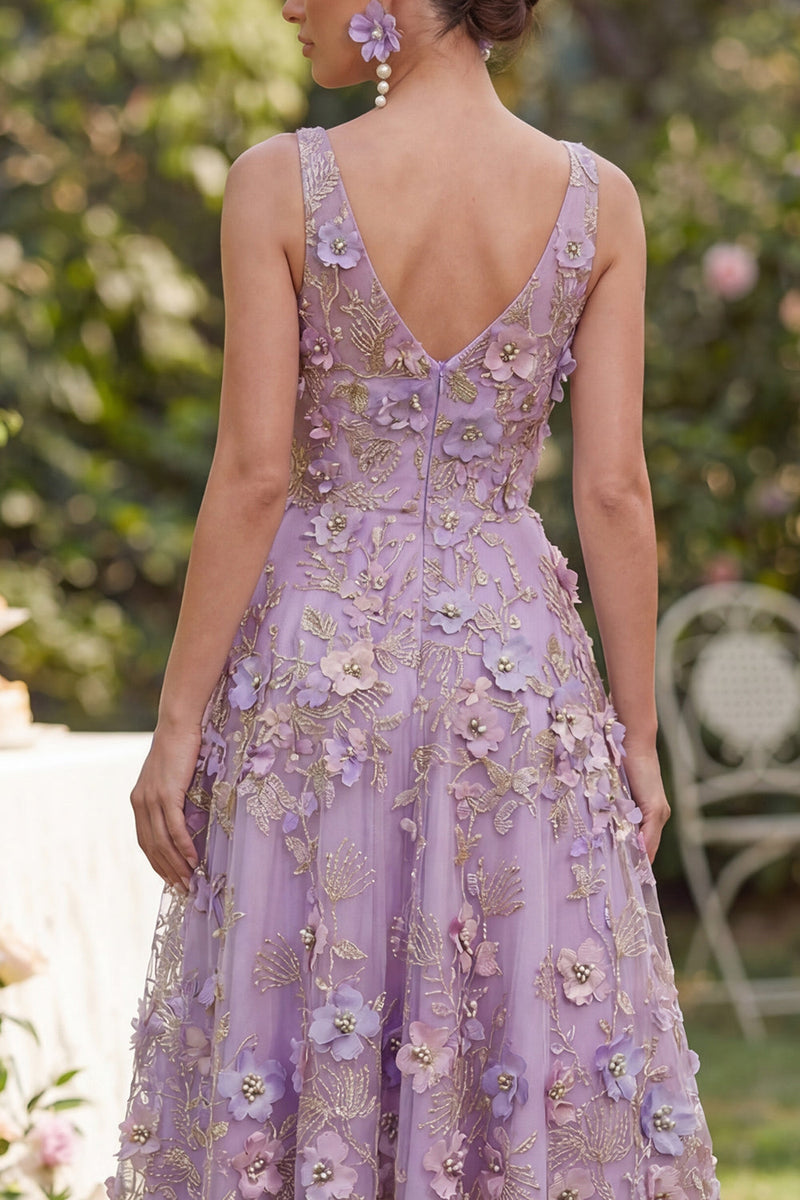 Laden Sie das Bild in den Galerie-Viewer, A-Linie Tüll-Flieder V-Ausschnitt appliquiertes, florales Midi-Kleid mit Perlen