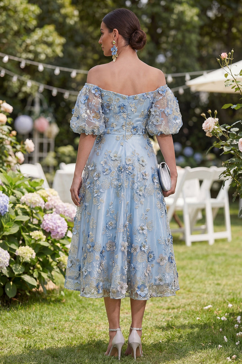 Laden Sie das Bild in den Galerie-Viewer, Off-the-shoulder A-Linie Tüllblau appliquiertes, gerafftes Blumen-Midi-Kleid