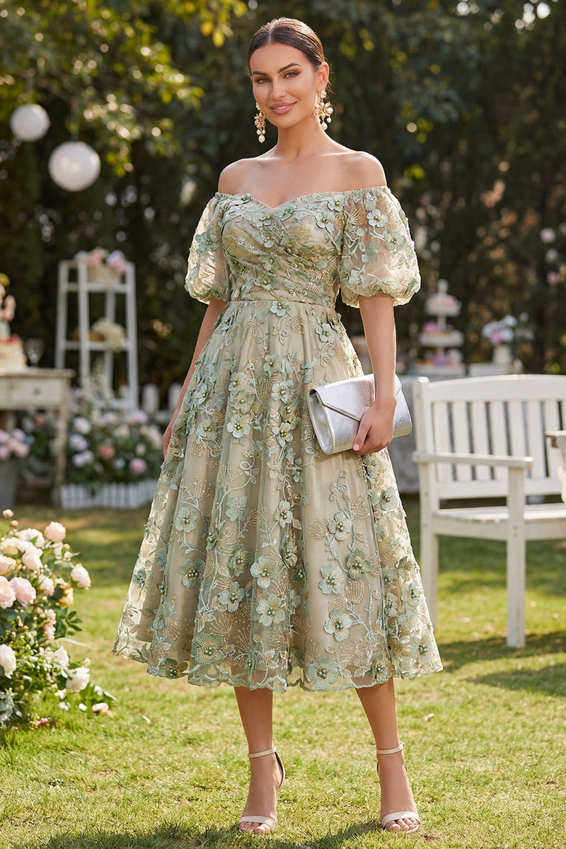 Laden Sie das Bild in den Galerie-Viewer, Off-the-shoulder A-Linie Tüllblau appliquiertes, gerafftes Blumen-Midi-Kleid