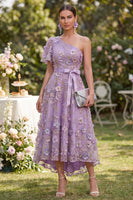 Laden Sie das Bild in den Galerie-Viewer, Tülllila-A-Linie einschulter-appliquiertes Midi-Blumenkleid mit Schleife