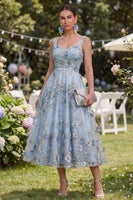 Laden Sie das Bild in den Galerie-Viewer, Blaues A-Line-Tüll-Lackiertes, gerafftes Midi-Blumenkleid