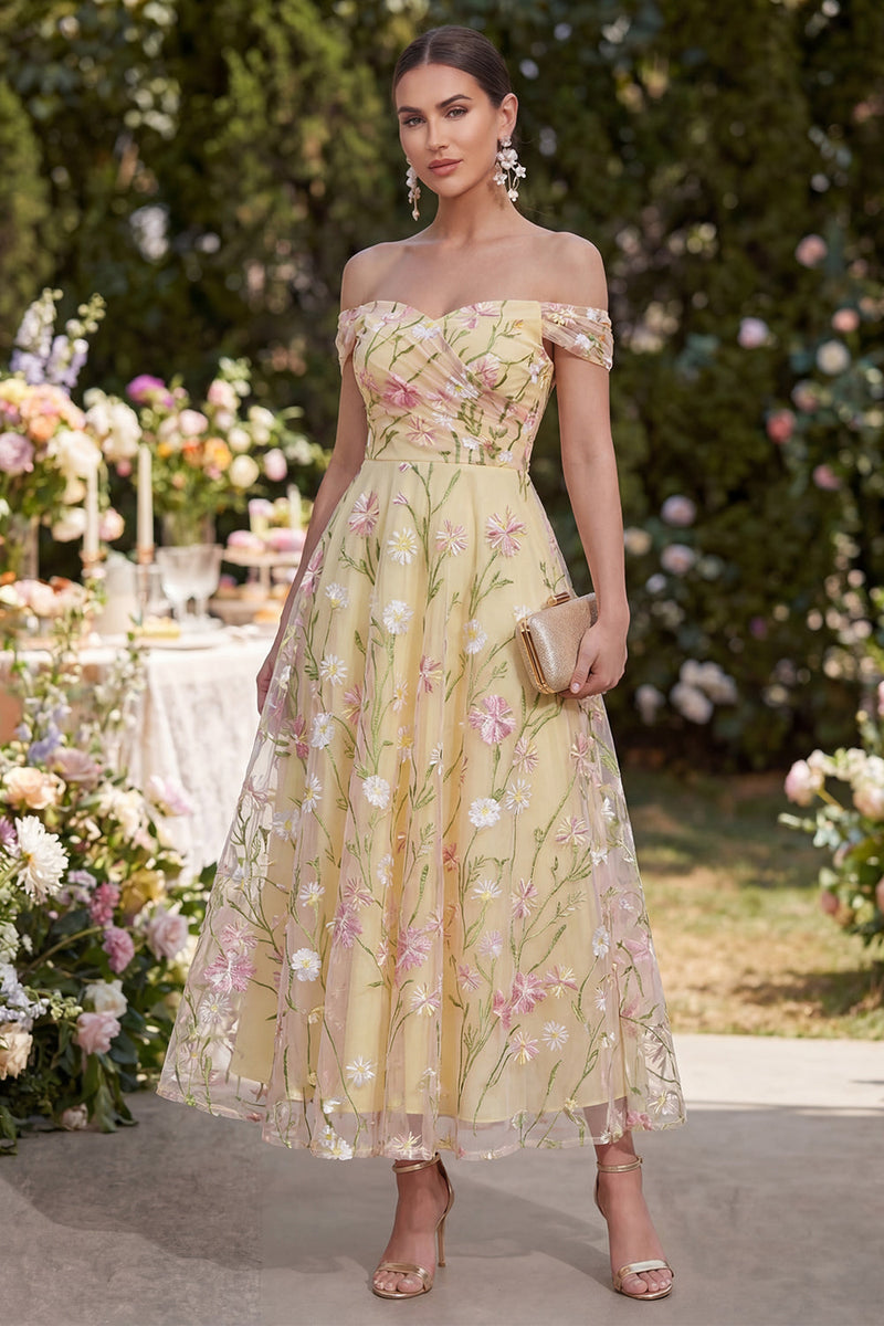 Laden Sie das Bild in den Galerie-Viewer, Hellgelbes Linie mit gerafftem Blumen-Maxi-Kleid von der Schulter