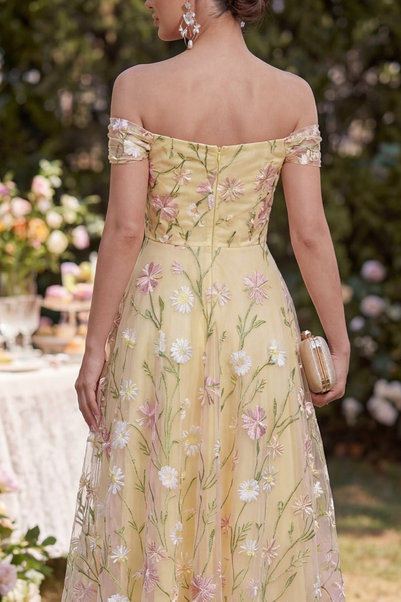 Laden Sie das Bild in den Galerie-Viewer, Hellgelbes Linie mit gerafftem Blumen-Maxi-Kleid von der Schulter