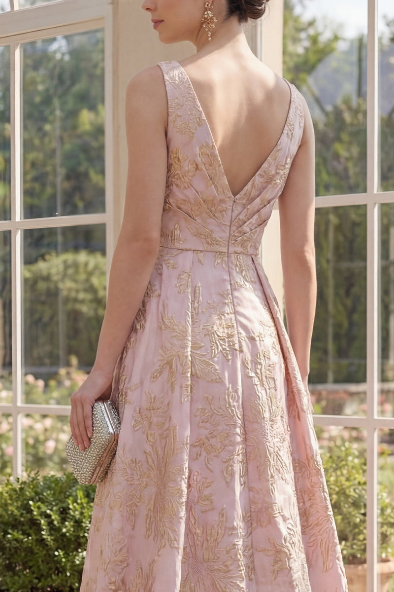 Laden Sie das Bild in den Galerie-Viewer, Roush V-Ausschnitt mit Raffen, hoch und niedrig A-Linie Jacquard Blumen-Maxikleid