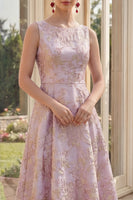 Laden Sie das Bild in den Galerie-Viewer, Staubiges Flieder A-Linie Jacquard-Bootsausschnitt Midi-Blumenkleid