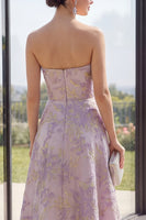 Laden Sie das Bild in den Galerie-Viewer, Staubiges fliederfarbenes Jacquard Trägerloses A-Linie Maxi-Blumenkleid