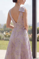 Laden Sie das Bild in den Galerie-Viewer, Staubiges lilafarbenes gerafftes Jacquard – ein V-Ausschnitt geblümtes Maxikleid mit Schlitz