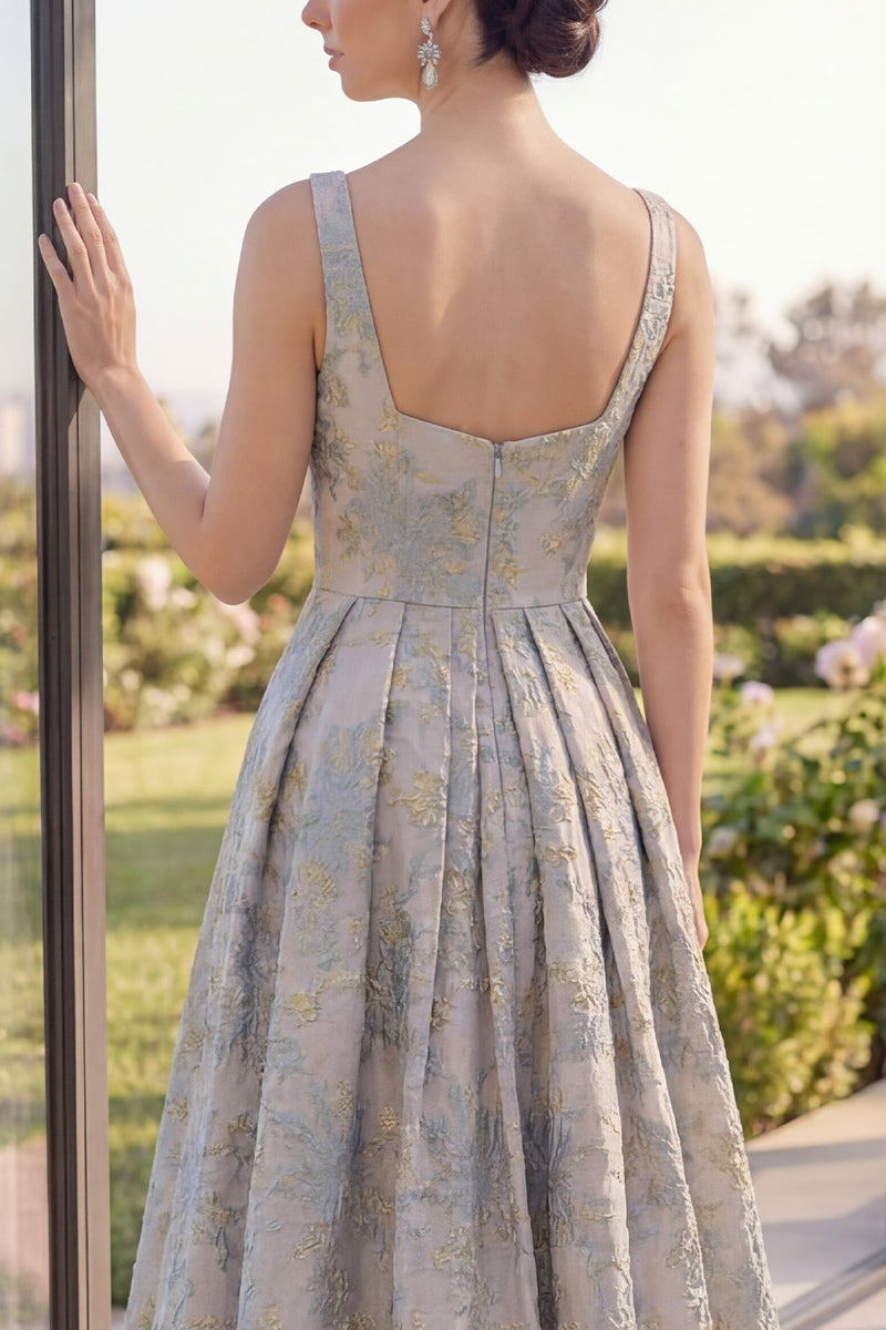 Laden Sie das Bild in den Galerie-Viewer, Ein staubiges blaues Jacquard-Maxikleid mit dicken Blumenträgern