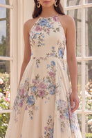 Laden Sie das Bild in den Galerie-Viewer, Ein Line-Neckholder-Aprikosen-Blumen-Rüschen-Beach-Maxi-Kleid mit offenem Rücken und Schlitz