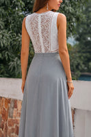 Laden Sie das Bild in den Galerie-Viewer, Graues Hoch Niedriges V-Ausschnitt Chiffon Spitze Brautjungfernkleid