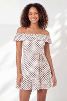 Laden Sie das Bild in den Galerie-Viewer, Schulterloses weißes schwarzes A-Linien-Rüschen-Mini-Abschlusskleid mit Gürtel
