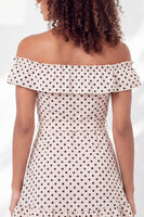 Laden Sie das Bild in den Galerie-Viewer, Schulterloses weißes schwarzes A-Linien-Rüschen-Mini-Abschlusskleid mit Gürtel