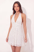 Laden Sie das Bild in den Galerie-Viewer, Glitzerndes Weißes Neckholder Pailletten Mini Standesamt Kleid in A-Linie